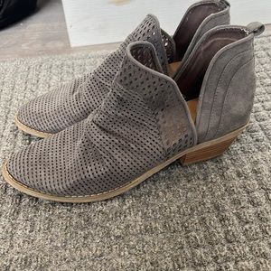 Gray closed toe booties - good condition -size 8.5